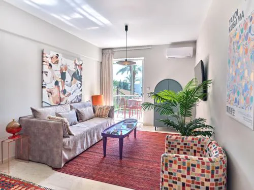 12LVE Vouliagmeni Apartment