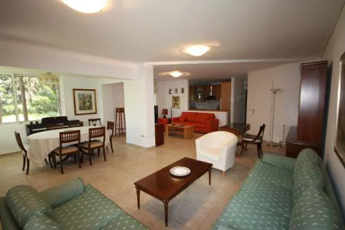 2 Bdr Park View Apt - 130m2 & Private Patio