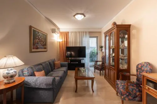 2 BR Apartment 5 minutes to Thissio Metro & Acropolis