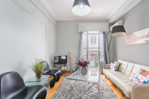 2BDR OlympianZeus Apt with Netflix