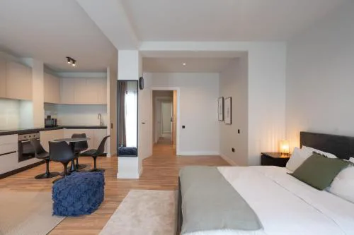2BR Apartment, Access to Rooftop Retreat with Sauna & Jacuzzi