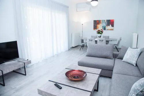 3 Bedroom Apartment with Garden Walk to Glyfada Center & Beach