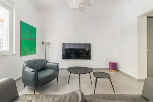 3 bedroom New Modern Flat in the heart of Athens