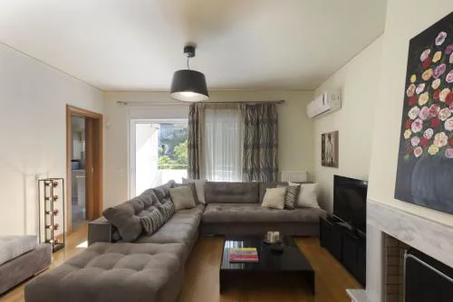 3BR Prime APT a breath away from the Acropolis!