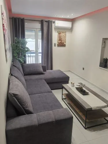 70m 2BR bright luxury apt