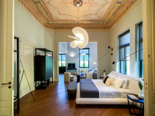 84 Luxury Suites in Center of Athens