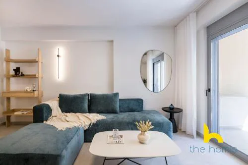 A1 Stylish 2BR APT w Balcony and Parking, Kingbed