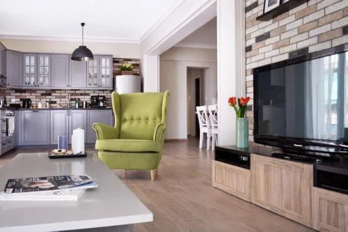 Acropolis Area Large 3BR 2BA Apartment