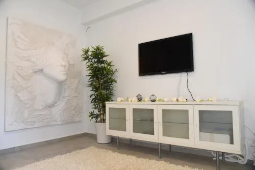 Acropolis At Your Door