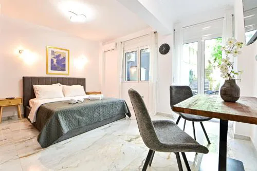 Acropolis Luxurious Apartment 100 Mbps Metro Garden