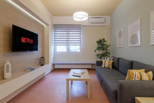 Acropolis walking distance apartment