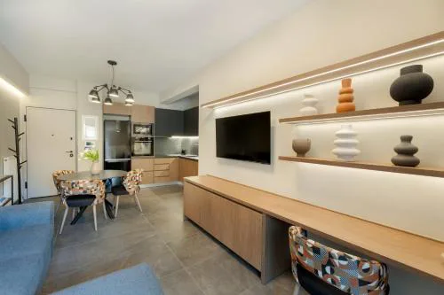 Alfalfa Pagrati - Stylish Apartment near Caravel & Center