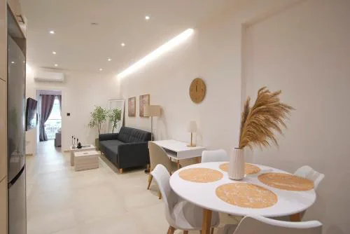 Aliki Spacious, Fully Reno 2BA Apartment