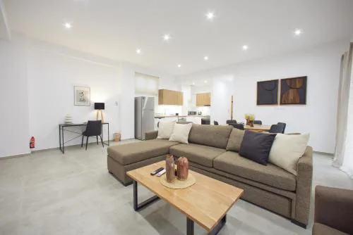 ARIS Kallithea- Big & Bright 3 Bedroom Apartment