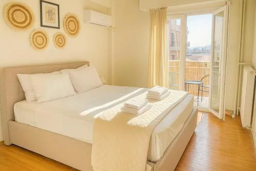At Polyla 3BR Apartment 10m Walk to Metro