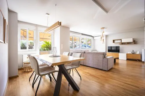 Athenean Riviera Posh Apartment
