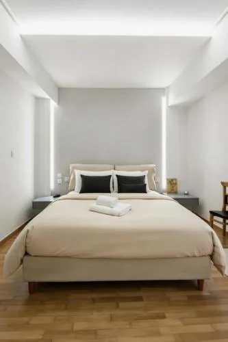 Athens Premium Euthalia