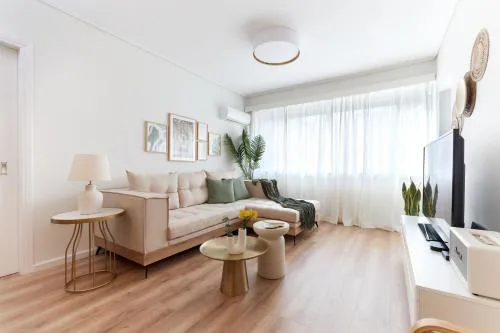 Athens Premium Suites - Sunny 2 Bedroom Suite with Parking