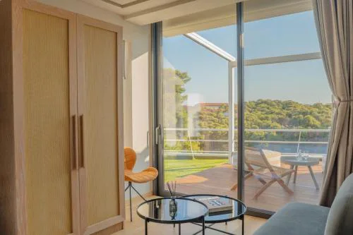 Athens Riviera Suite
