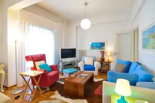 Athens Stylish apt next to the beach and port