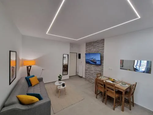 Athens Stylish Renovated 62sqm Apartment for Families & Couples with Balcony in Quiet Area near City Center