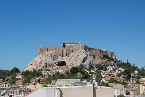 Avra - Topfloor apartment in historical Athens