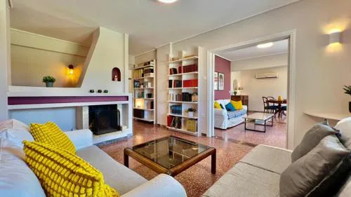 Beach house in the heart of Athens Riviera