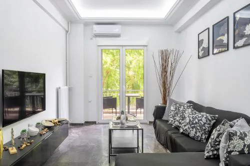 Beautiful 2bedroom apt next to Siggrou Fix