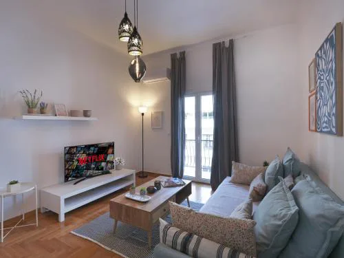 Beautiful Athenian apartment next to the center