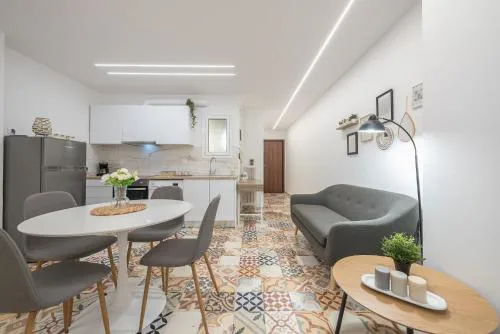 Ble Elia Thiseio Suite