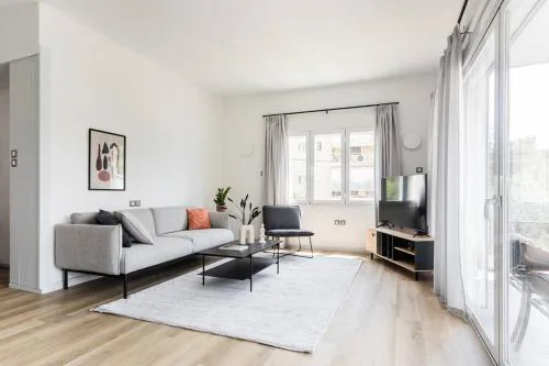 Breezy 2BR Apartment by Marina Flisvos by UPSTREET