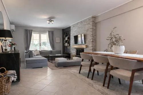 Bright 80sqm Apartment Glyfada-Sleeps 5
