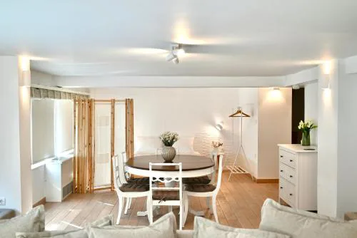 Bright and comfy apartment in the heart of Athens