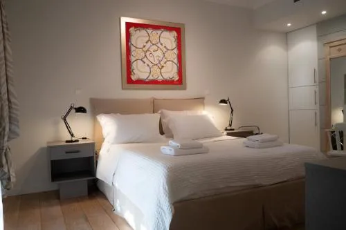 Bright Gem in Vibrant Popular Neighborhood