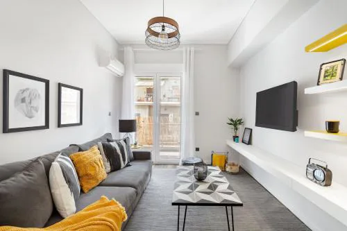 Bright, Modern Retreat Near Acropolis in Koukaki