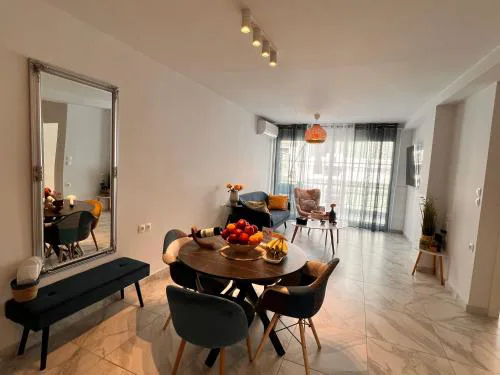 Casa de Tres Hermanos in the heart of Athens