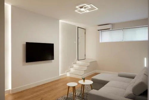 Central & Comfy apartment 2mins walking from metro