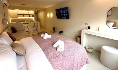 Central Luxurious Athens Suites- walk to Acropolis - by Good Life suites