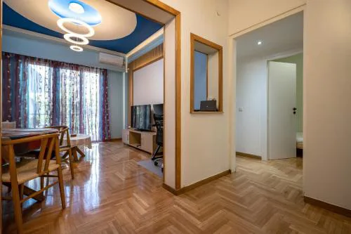 Central Spot 2-Bedroom Apt by ΜΡS