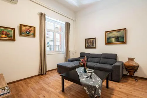Charming 3bd apt. close to metro
