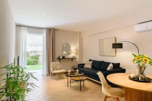 Charming Garden Apartment, steps from metro station