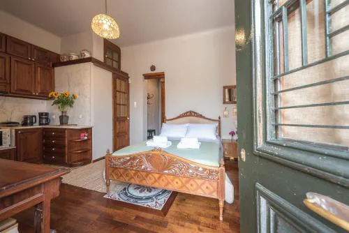 Charming Vintage Retreat