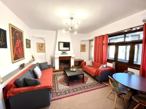 Classic 2 Bedroom Apartment Next to Metro - Marousi
