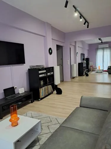 Colmena Arty Athens Apartment