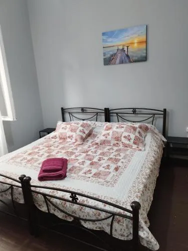 comfortable room and shared kitchen and bathroom