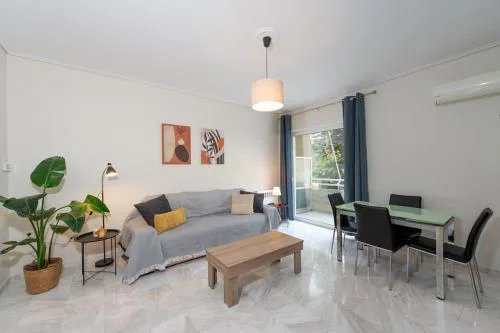 Cozy 1Bdrm Apt/walk to the beach