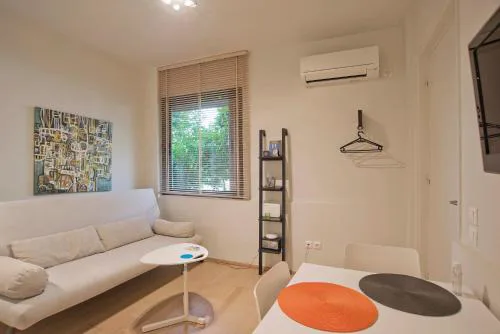 Cozy and modern studio next to the sea