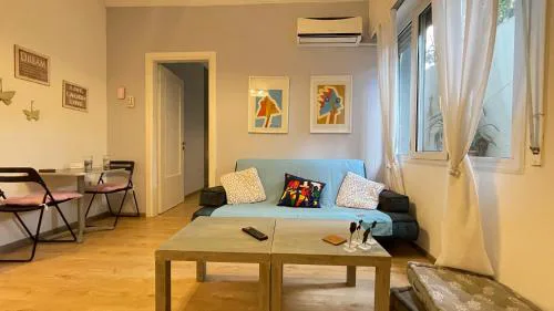 Cozy apartment ideally located city center and Megaron Moussikis metro station