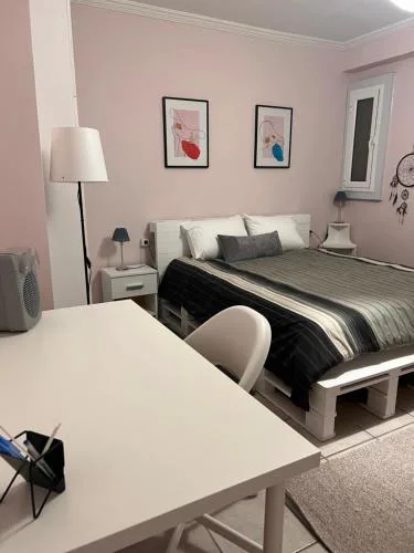 Cozy Apartment in Neos Kosmos