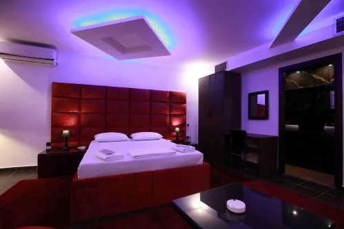 Deluxe Suite 214 - Castle De Paris